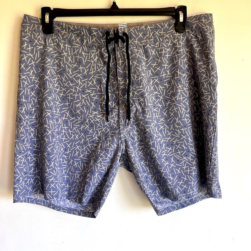 Globe grayish purple with White pattern Board Shorts Men’s size 36